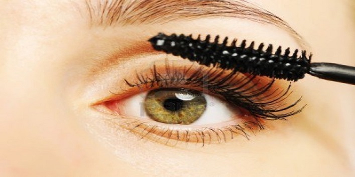 Curl up your lashes with mascara